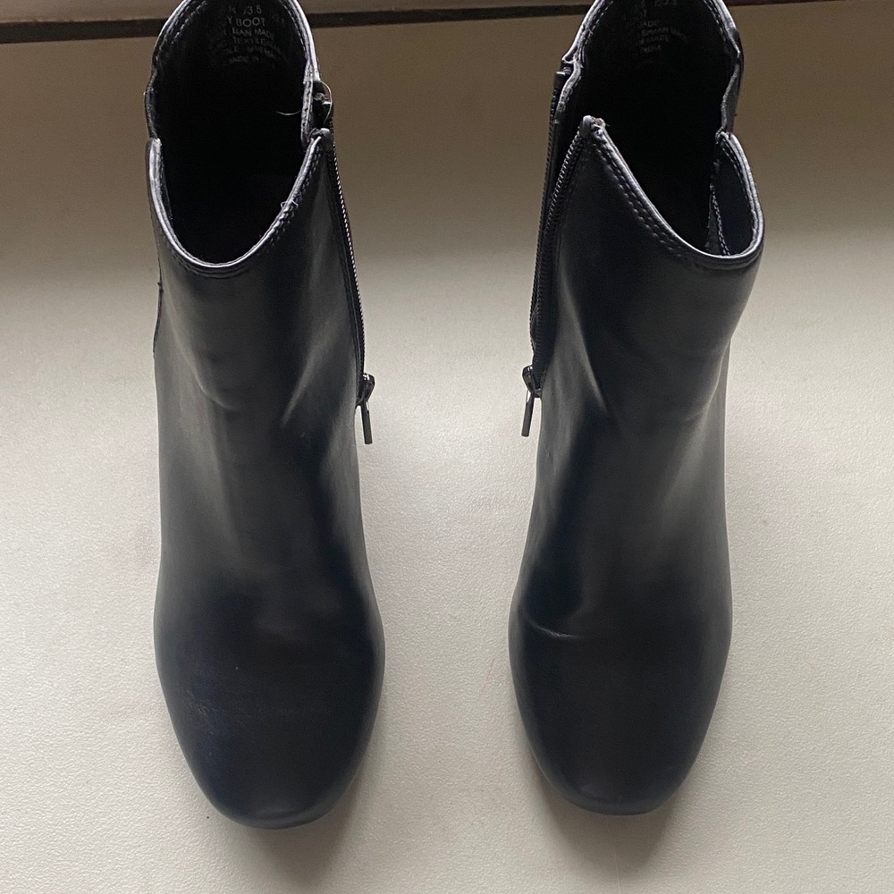 Kenneth Cole Sleek Black Ankle Booties